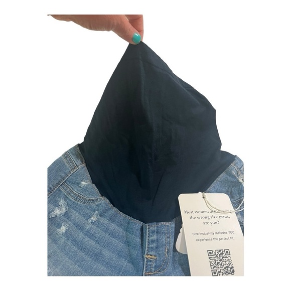 Leora 1822 Denim Rolled Cuff Distressed Maternity Denim Shorts Medium Wash - Picture 7 of 14